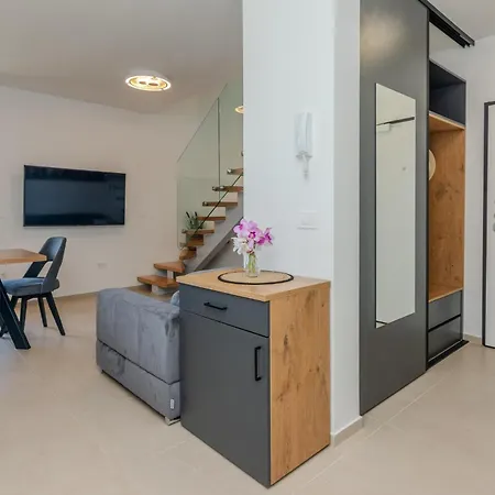 2 Bedroom Awesome In نين