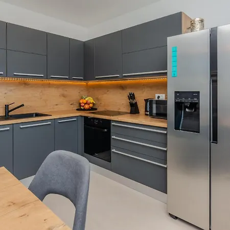 2 Bedroom Awesome In شقة *