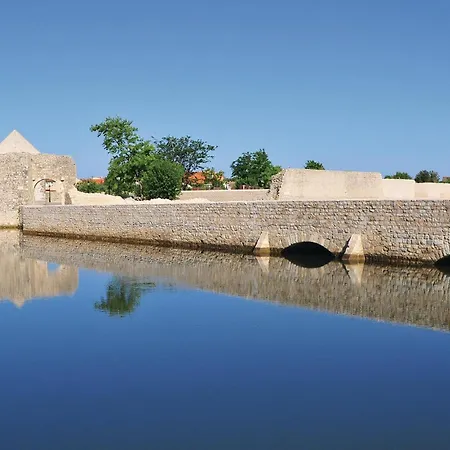 شقة 2 Bedroom Awesome In *