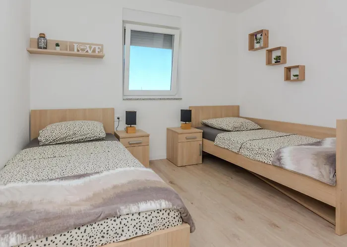 2 Bedroom Awesome In Apartman *