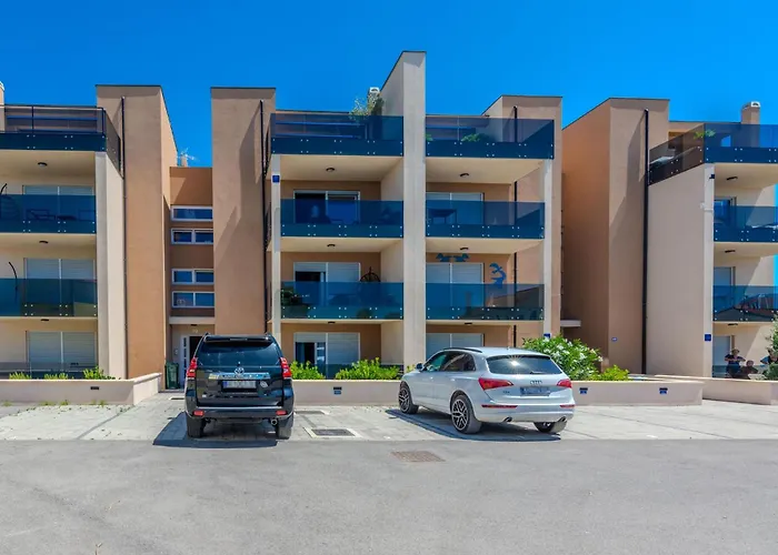 2 Bedroom Awesome In Apartman Nin