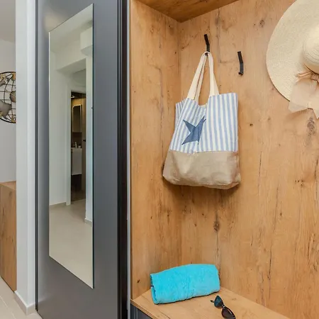 Appartement Gorgeous In With House Sea View