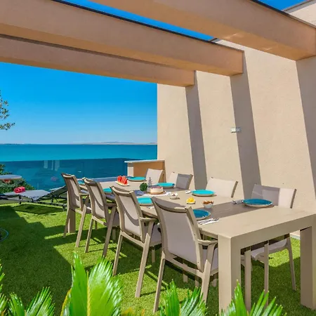 Appartement Gorgeous In With House Sea View Nin