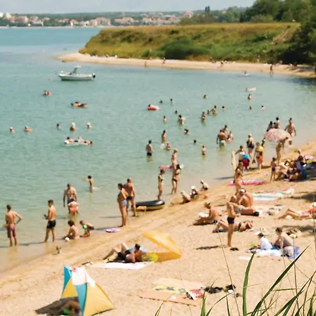 2 Bedroom Awesome In Appartement *