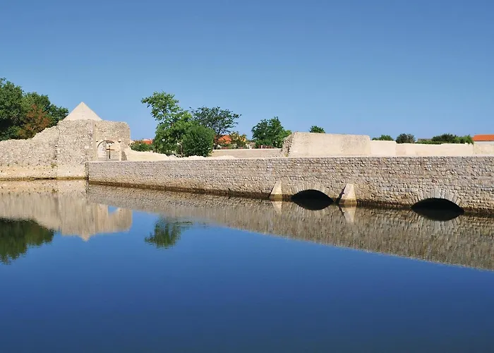 Apartamento 2 Bedroom Awesome In *